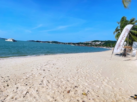 Una playa cerca. PK APARTMENT KOH SAMUI