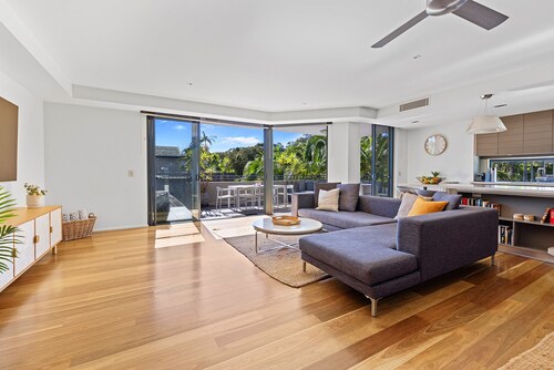 Fuller Holidays - Drift - Byron Town Luxury Apartment with Pool