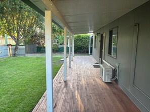 Property grounds - Family retreat in Ningi. Pet Friendly! (Ningi)