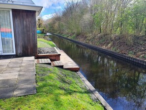 House | Garden - Bungalow Near De Alde Feanen With Boat (Earnewald)
