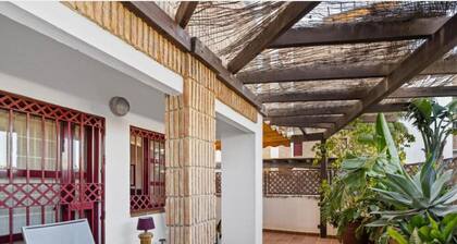 Chic Apt by Playa Granada