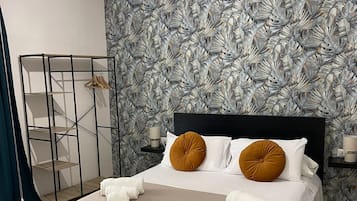 Habitación doble superior, vistas a la ciudad | Ropa de cama de alta calidad y edredones de plumas