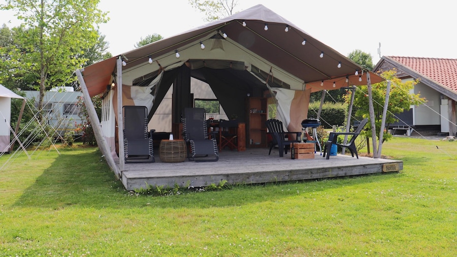 Glamping in Friesland With Friends