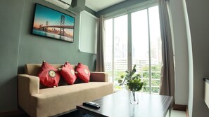 City view from property - Aspira Suites Sukhumvit 20 (Bangkok)