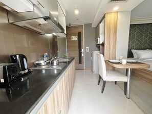 極品開放式客房, 陽台 | 私人廚房 | 小冰箱、微波爐、電熱水壺