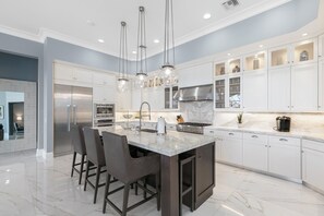 Fridge, microwave, oven, stovetop - Waterfront, Pool + Hot Tub, Fire Pit, Patio, Deck (Marco Island)