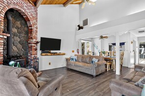 Smart TV, fireplace, offices