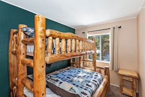 3 bedrooms, desk, travel crib, free WiFi