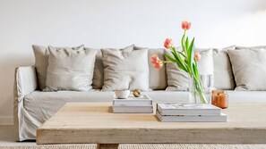 Smart TV - Pooch Friendly Sunrise Beach 3BR w/ Views (Noosa)