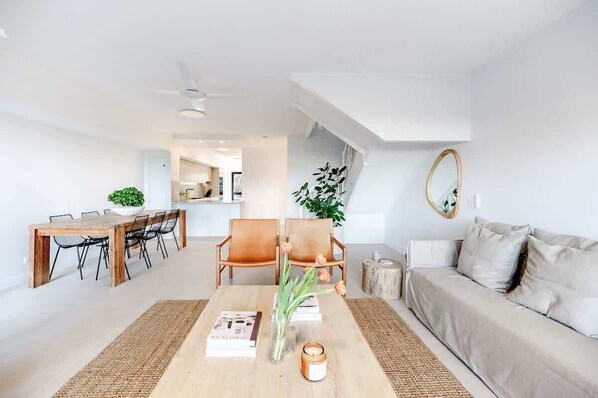 Smart TV - Pooch Friendly Sunrise Beach 3BR w/ Views (Noosa)