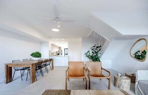 Dining - Pooch Friendly Sunrise Beach 3BR w/ Views (Noosa)