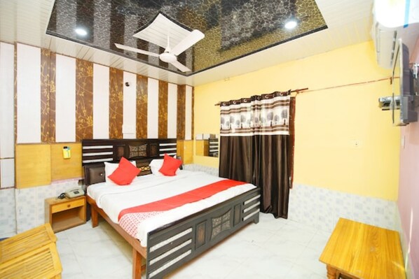 Free WiFi, bed sheets