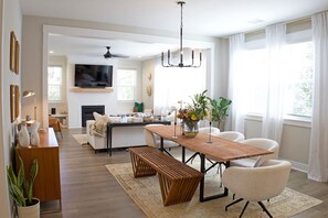 Dining - Beautiful luxurious executive home located eight minutes from beach and golf.  (Mount Pleasant)