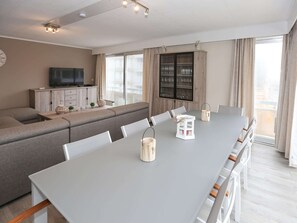 Dining - Spacious Coastal Retreat (Middelkerke)