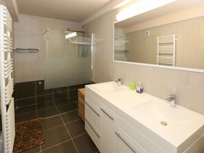 Bathroom - Spacious Coastal Retreat (Middelkerke)