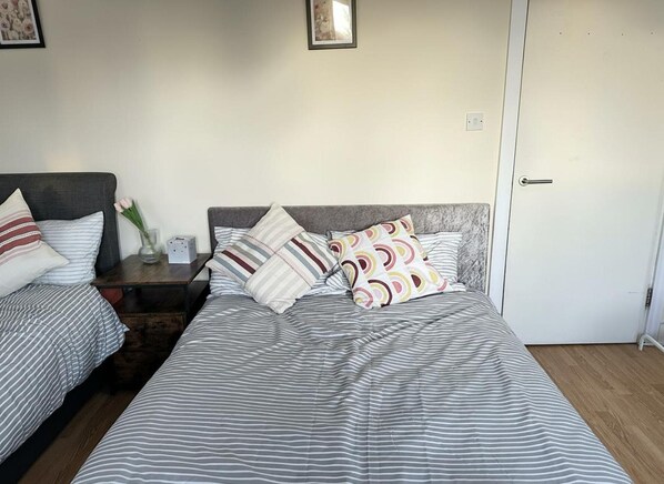 1 多间卧室、熨斗/熨衣板、免费 WiFi、床单