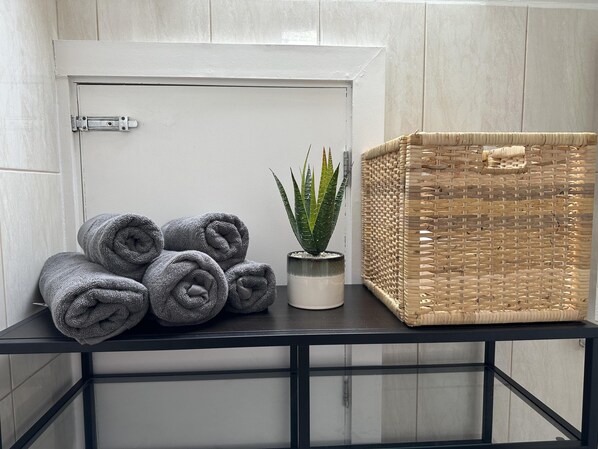 Apartment | Interior - Oak Wembley Stadium Serviced Apartment by Edens (Wembley)