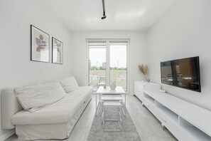 Leilighet, 2 soverom, balkong | 2 soverom, skrivebord, skrivebord for bærbar PC og sengetøy