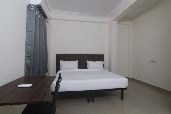 Deluxe Room, City View - iROOMZ Hotel SBR (Hyderabad)