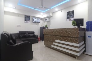 Living area - iROOMZ Hotel SBR (Hyderabad)