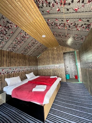 Deluxe Room, Lake View, Mountainside