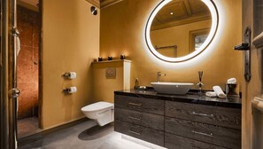 Shower, hair dryer, towels, soap - Stunning Chalet Ebene Rental in Courchevel 1850, Nogentil (Örebro län)
