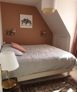 4 Schlafzimmer, Schreibtisch, Bügeleisen/Bügelbrett, Reisekinderbett