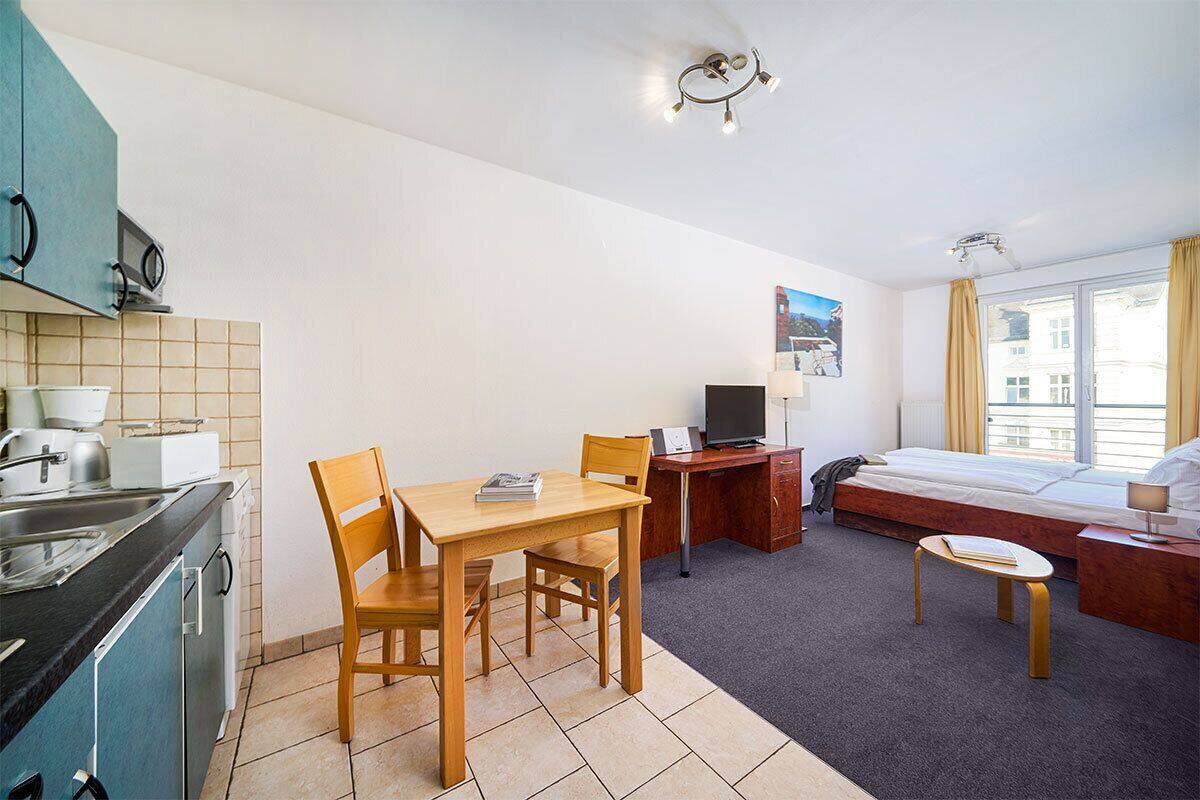 Basic Studio | Private kitchenette | Coffee/tea maker, mini-fridge, stovetop, toaster