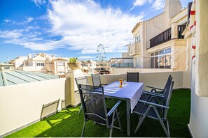 Outdoor dining - Sunstay Seaside Flat I Puerto Marina Benalmadena (Benalmádena)