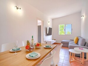 House | Dining - Belvilla by OYO Holiday Home in Guaa de Isora (Guia de Isora)
