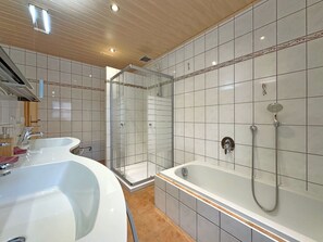 Apartment | Bathroom | Towels - Ferienwohnung im Bayerischen Wald mit Terrasse (Viechtach)