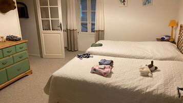 6 slaapkamers, een strijkplank/strijkijzer, gratis wifi, beddengoed