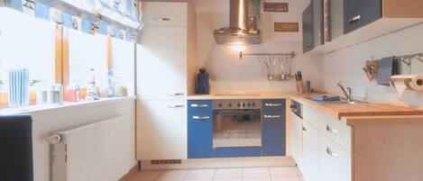 House | Private kitchen | Electric kettle, toaster, high chair