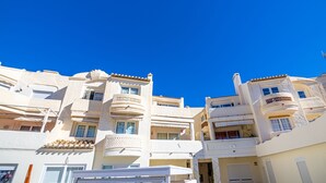 A row of white buildings with balconies and windows, under a clear blue sky. - Sunstay Portview Marina Flat II Benalmadena (Benalmádena)