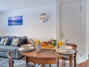 Dining - Sunset View Apartment in Skinningrove (Saltburn-by-the-Sea)