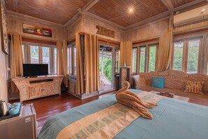 Family Bungalow | Individually decorated, desk, soundproofing, bed sheets - Golden Hill Cottage Nusa Penida (Penida Island)