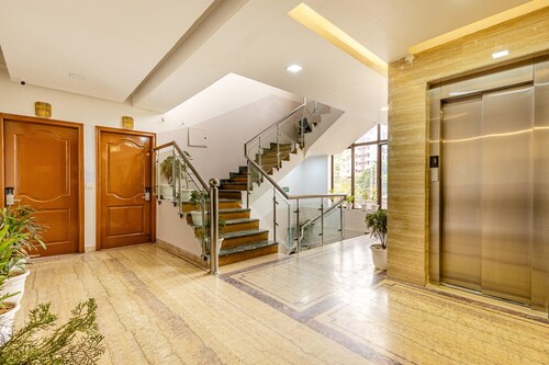 Lime Tree Hotel and Banquet Huda Metro