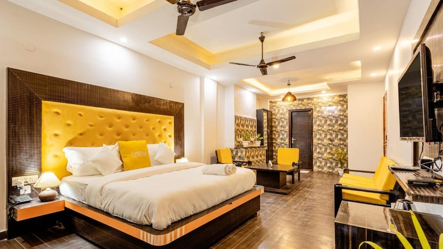 Lime Tree Hotel and Banquet Huda Metro