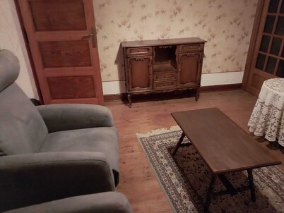 1 Bedroom Private vacation home in Saint-Pierre-la-Bourlhonne