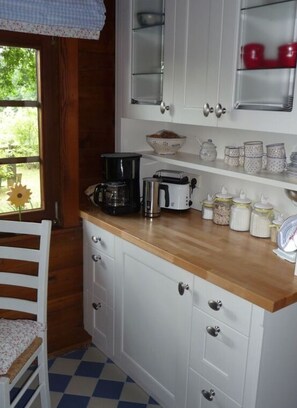 Apartament | Cuina privada | Forn, bullidora elèctrica, torradora i trona