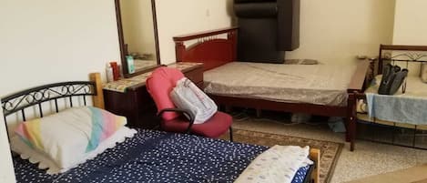 1 bedroom, desk, iron/ironing board, WiFi