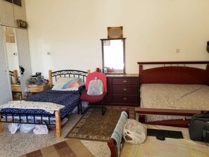 1 bedroom, desk, iron/ironing board, WiFi