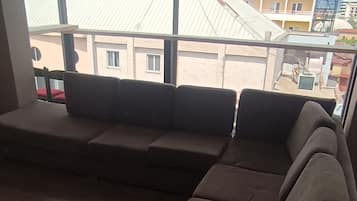 Comfort Shared Dormitory, Garden View | Living area