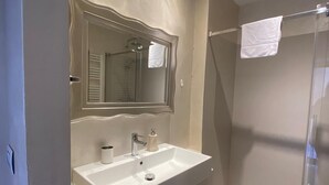 Classic Double Room | Bathroom - Arena Easy Suites Guesthouse (Verona)
