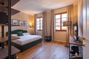 Suite, vue ville | Vue de la chambre