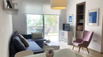 Apartment, Non Smoking, Pool View | Living area | Smart TV