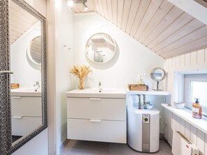 House | Bathroom