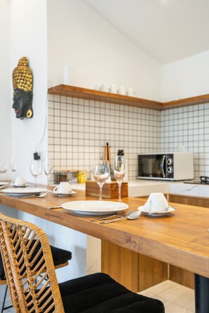 Comfort Villa, Pool View | In-room dining