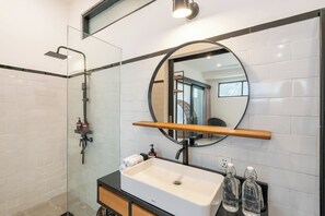 Comfort Villa, Pool View | Bathroom