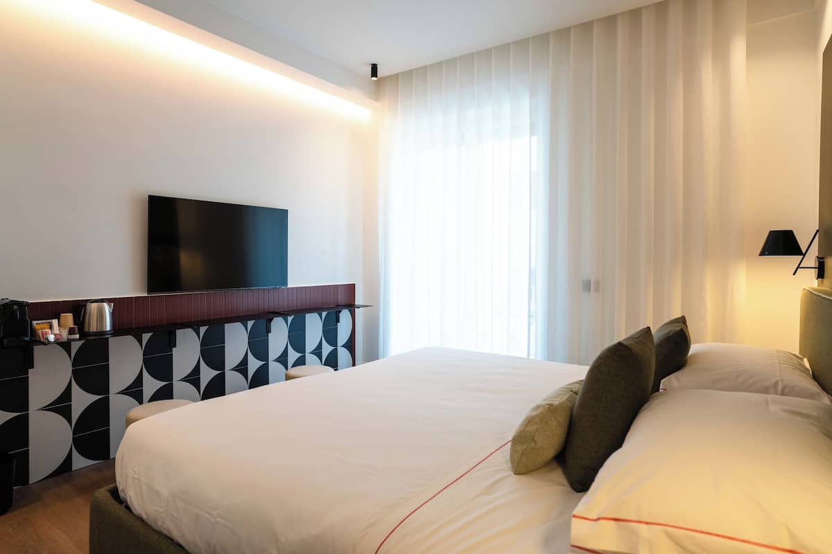 Superior Room, Balcony | Minibar, soundproofing, free WiFi